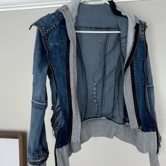 Jean jacket - Picture 2 of 6